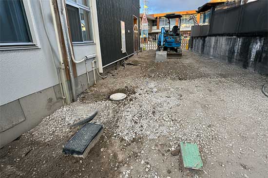 幼稚園バス駐車場工事途中