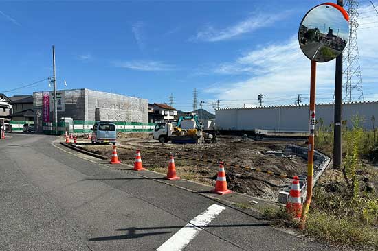 田んぼから駐車場への改修工事途中